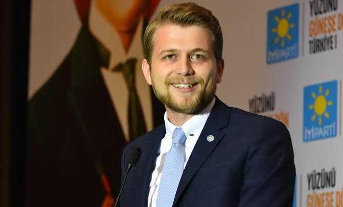 İYİ Parti Genel Sekreteri Osman Ertürk Rize’de konuştu: “Türkiye 7-8 yıldır ekonomik buhran içinde”